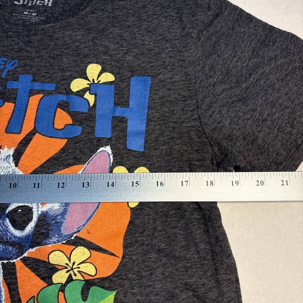Disney Stitch Men's Medium Gray Graphic T-Shirt Lilo & Stitch Tropical Flowers - Picture 4 of 5